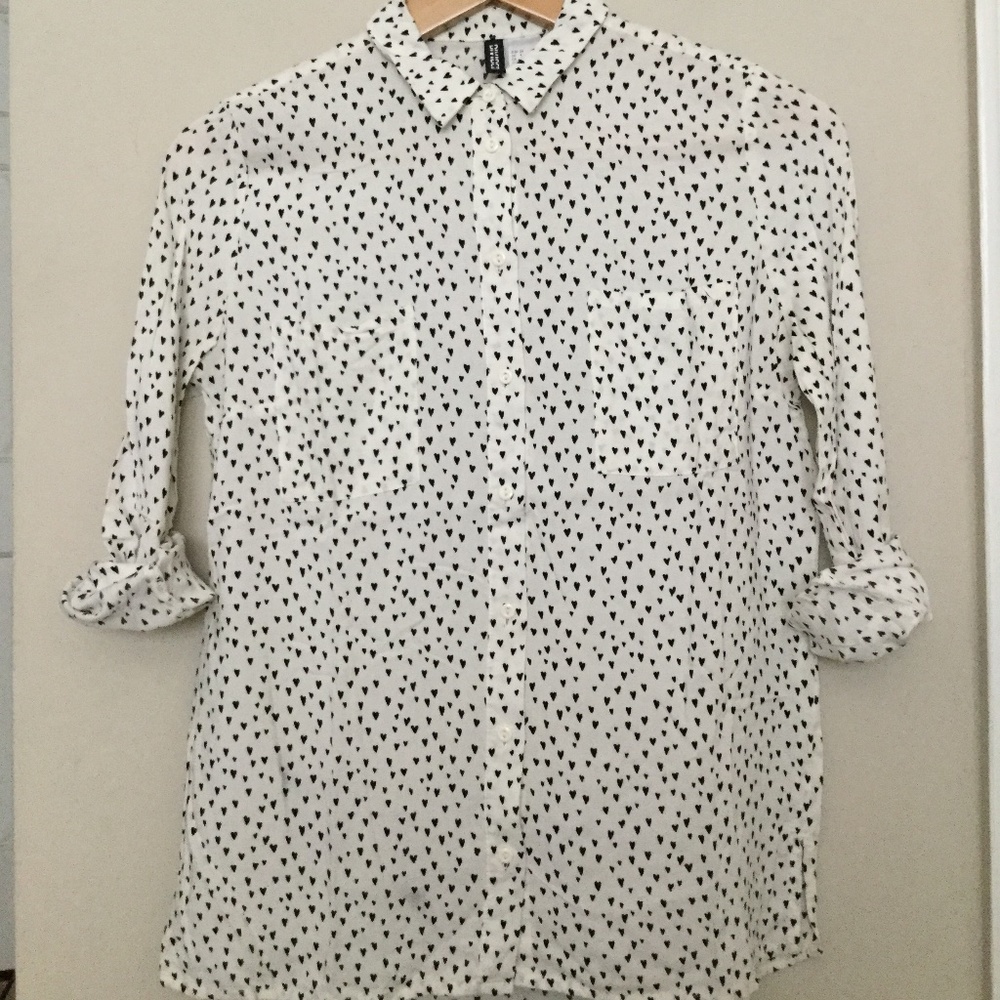 H&M Size 4 Minimal Hearts Off White 3/4sleeves Button down with chest POCKETS! - Picture 3 of 12